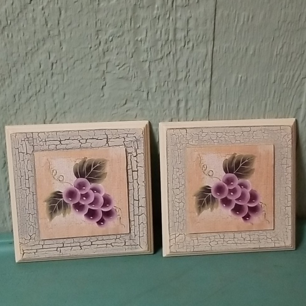 Set of Grape Plaques